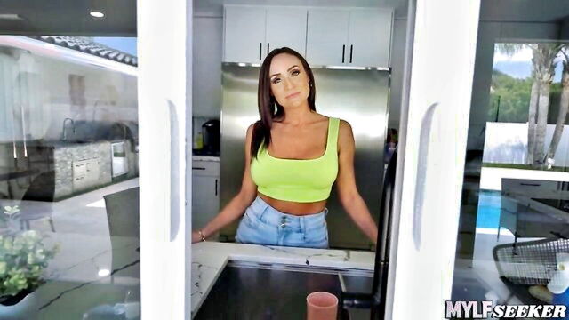 milf, mom, babes - alyssia vida mother deal