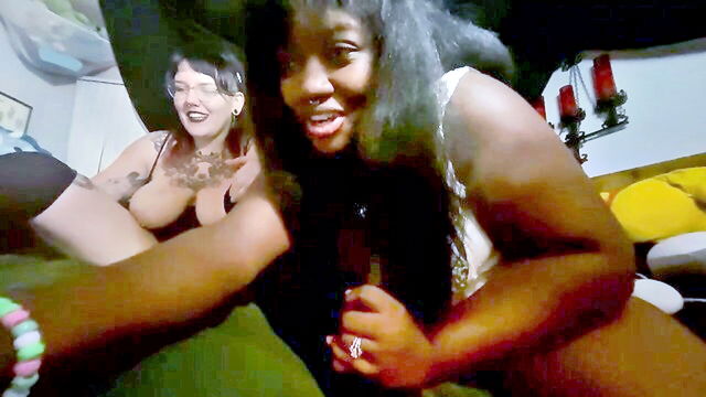 innocentfreaklola - innocentfreaklola chaturbate anal