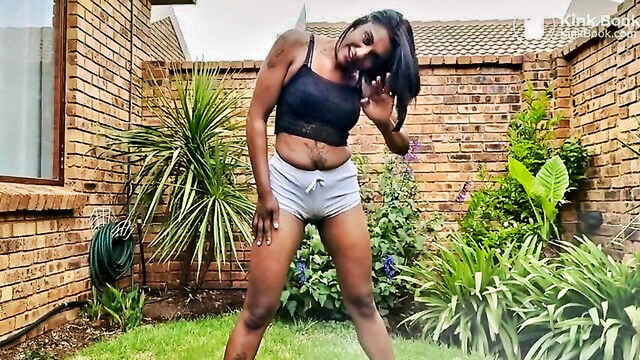 garden pissing shorts grey