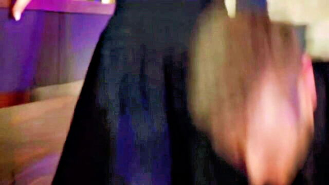 Aysha Dama - Public pussyheat with Roxy