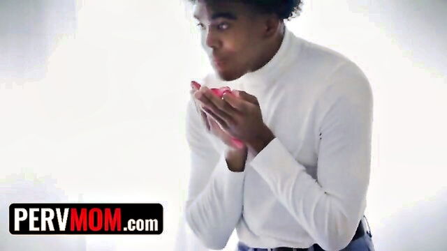 Ryan Keely, Zsur Cummings, Hannah Grace, Ashley Wolf, Megan Medellin - ryan keely Mobility Scooter fucking Lesson PervMom