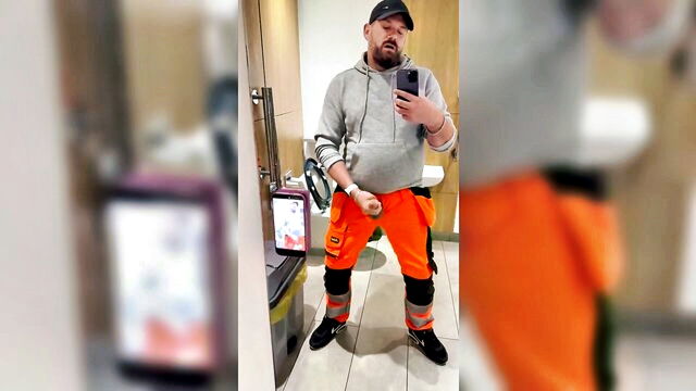 epicjustbee - irish tradie restroom wank