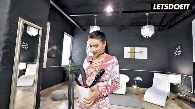 shalina devine, rebecca volpetti - romaniana devine sex hose