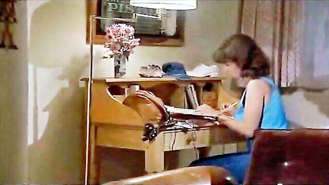 no bra, babysitter, big natural breasts - no bra violette 1987