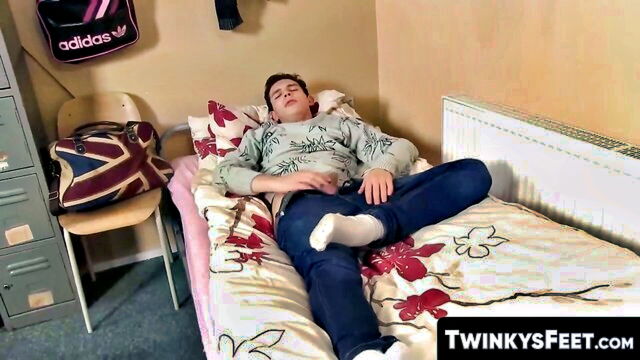 solo, twinkysfeet, masturbation - twinkysfeet sexy feet solo