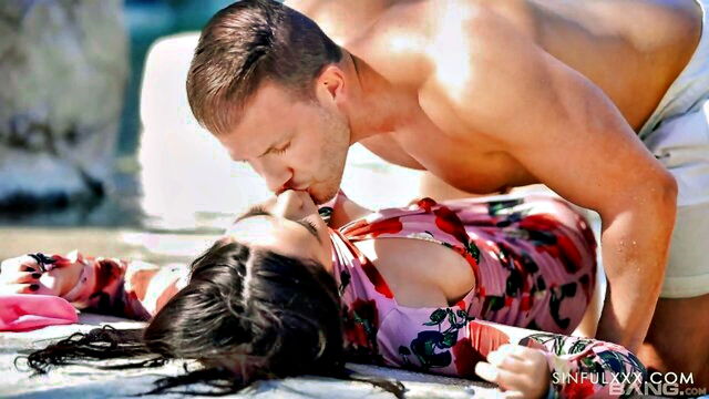 ts sex, in the pool, in the - poolside sex scene