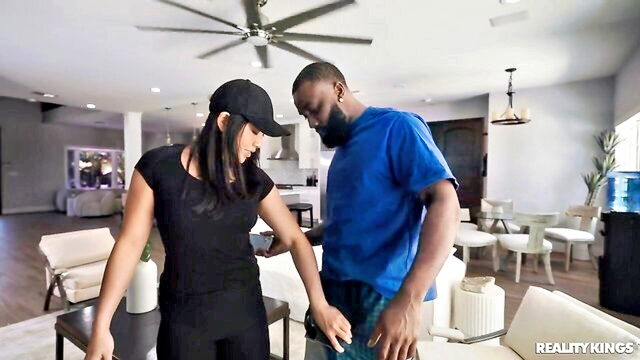 emerald loves special delivery : Reality Kings