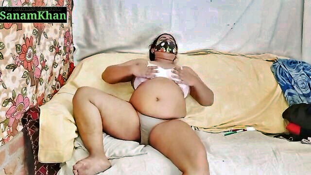 sanamkhan - desi auntymistress sanamkhan big boobs