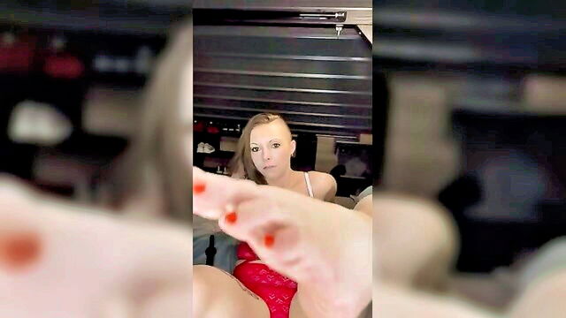 badbishhbri - feet fetish licking dirty feet