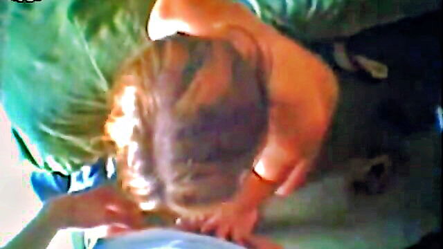 sexy girl on the green bed : Street Blowjobs