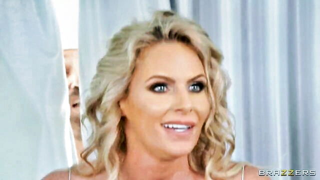 phoenix marie - brazzers door xxx