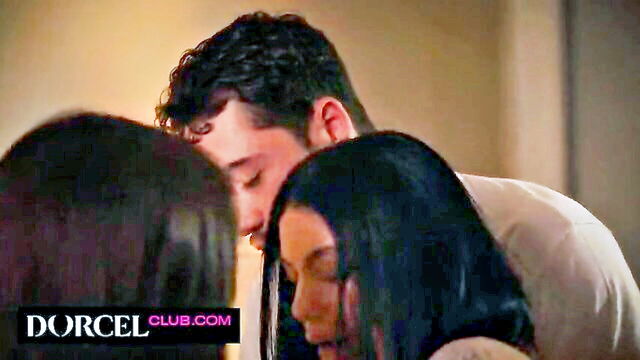 lauren walker, clara mia, mariska x - games of desire threesome