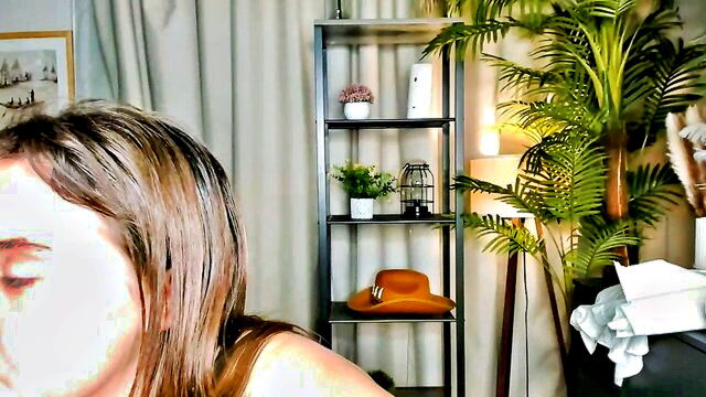 live chat, laura_mutti, fansy content - chaturbate laura_mutti boots suit