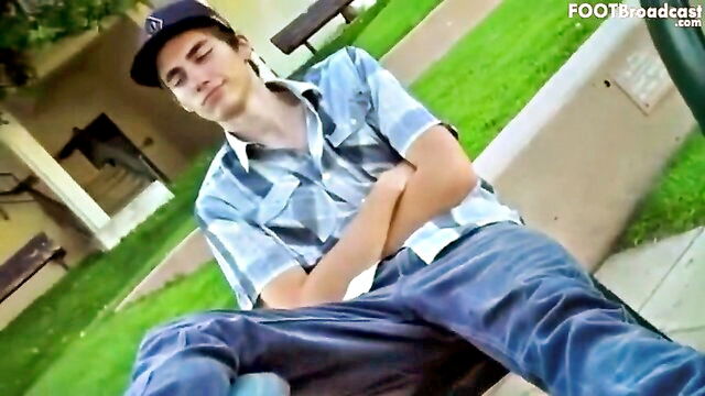 foot fetish, amature, fetish - cody chilling foot fetish