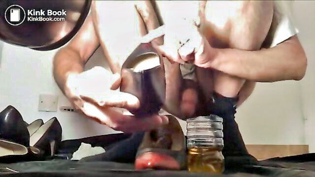 scat shit heel behavior