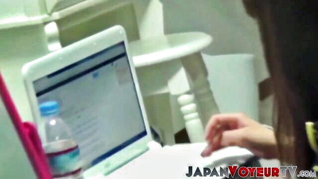 voyeur schoolgirls rubbing their clit