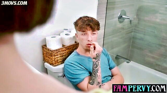 Stepbro discovers stepsister’s pussy