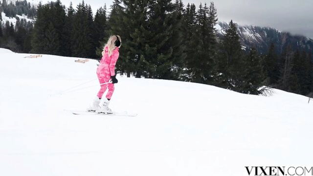 Bella Spark - sexy blonde outdoor sex