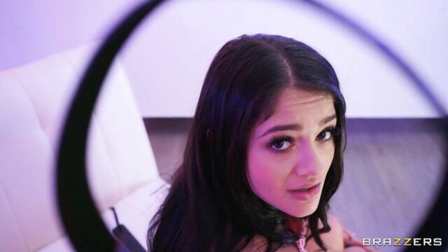 Riley Reid, Ryan Reid - facesitting lesbian porn