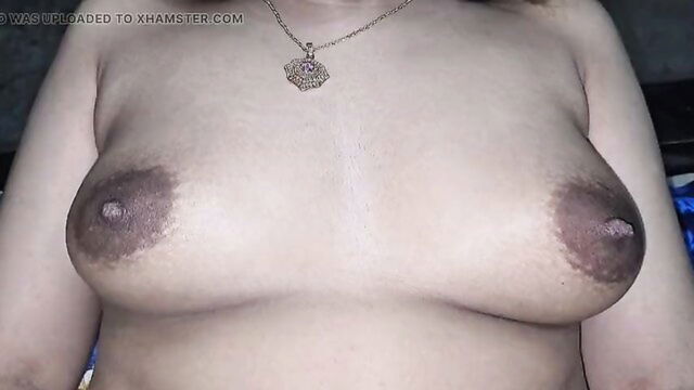 Faryal - indian aunty fingering orgasm