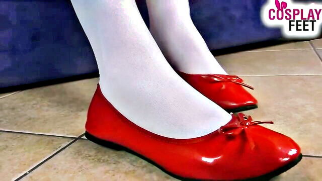 cosplay feet elise shoeplay