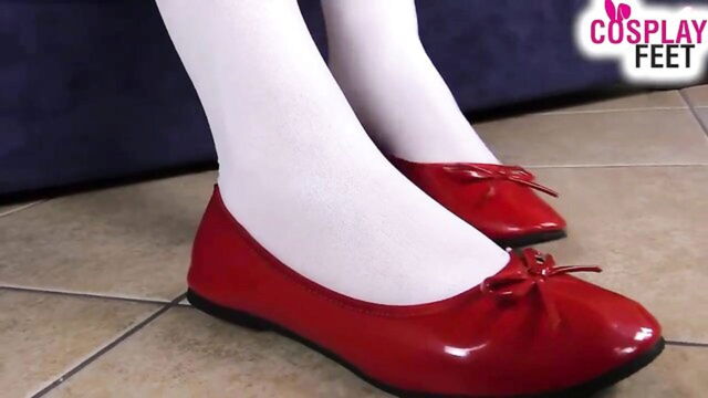 Elise - cosplay feet elise shoeplay Cosplay Feet