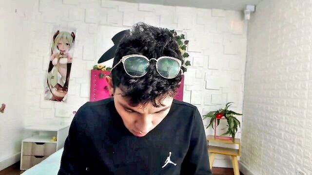 male show, spanish-speaking, nohascort - gagging masturbation nohaScort