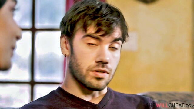 avery black breaks heart : Metro HD