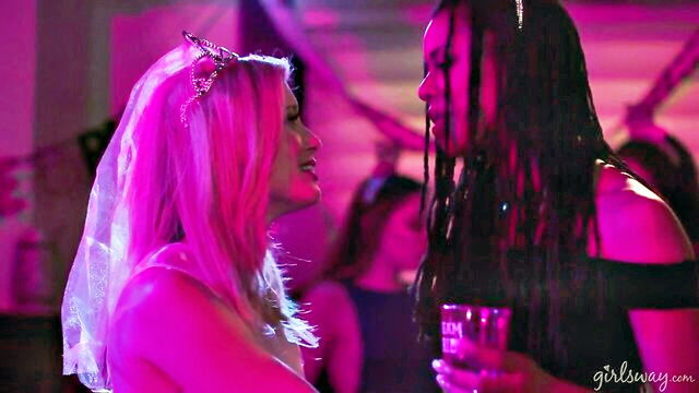 Charlotte Stokely, Jade Baker - girls way kira noir