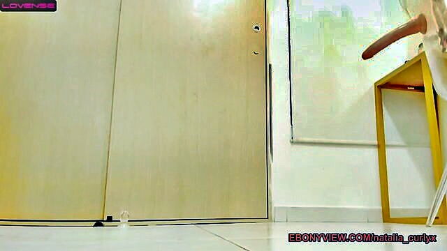 seductive voluptuous ebony with tantalizing curves : Hotkimmie97