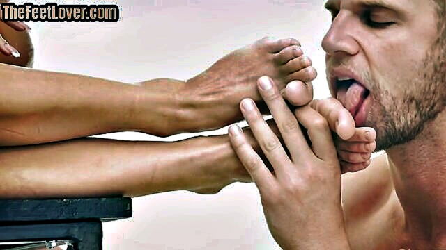foot fetish babe receives foot and pussy licking from foot fetish lover : The Feet Lover