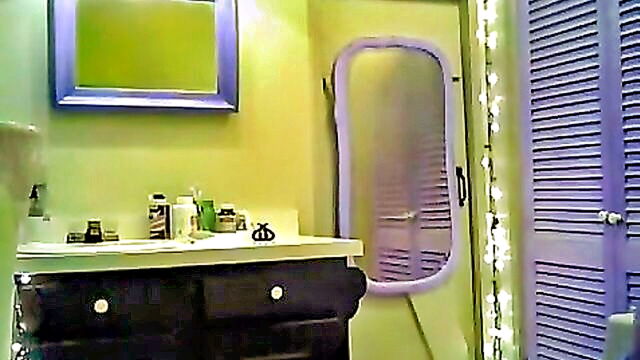 destini_schultist with small tits and trimmed pussy in a solo scene