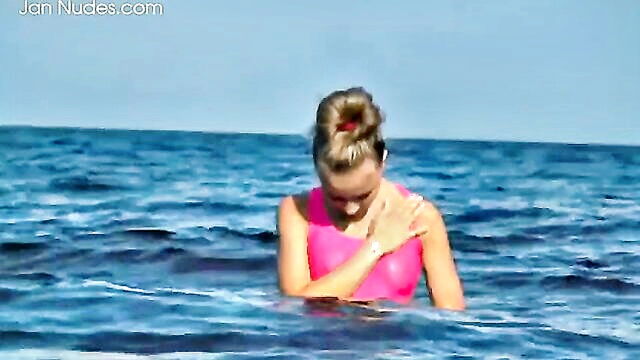 Ophelia - ophelia unwinds on the beach post swimming